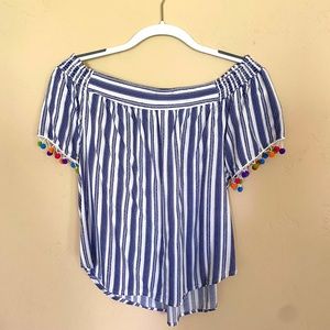 Lily White fun Pom Pom sleeve top. Flowy and comfortable. Wore for a photoshoot